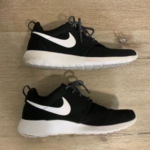 Nike Roshe Women’s Size 9
